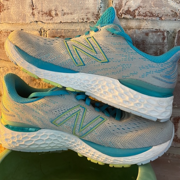 Women’s New Balance running sneakers - Picture 2 of 8